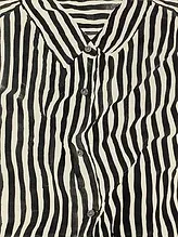 Camisa de rayas_Hannah Knox, 2022_black copy.webp