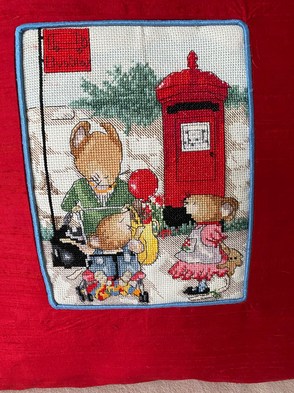 Thumbnail: Bus Stop Mice  141/0400
