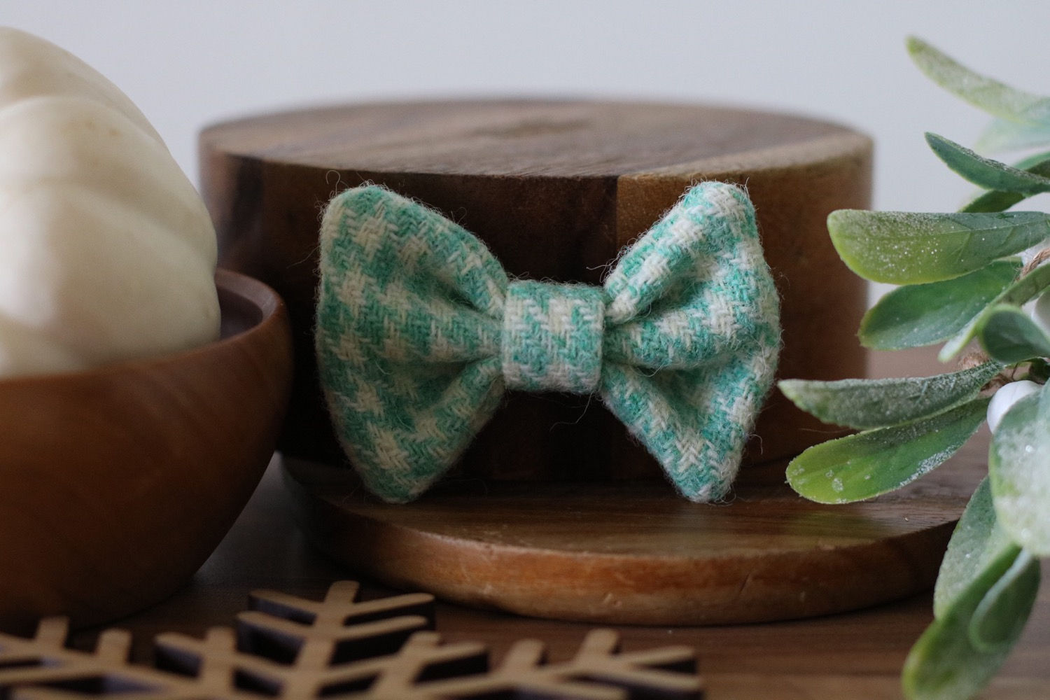 The Peppermint Creme Harris Tweed Bow