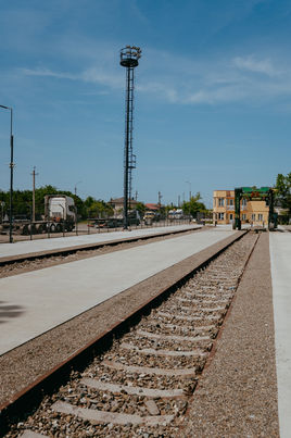 2 Railway lines on the terminal territory.