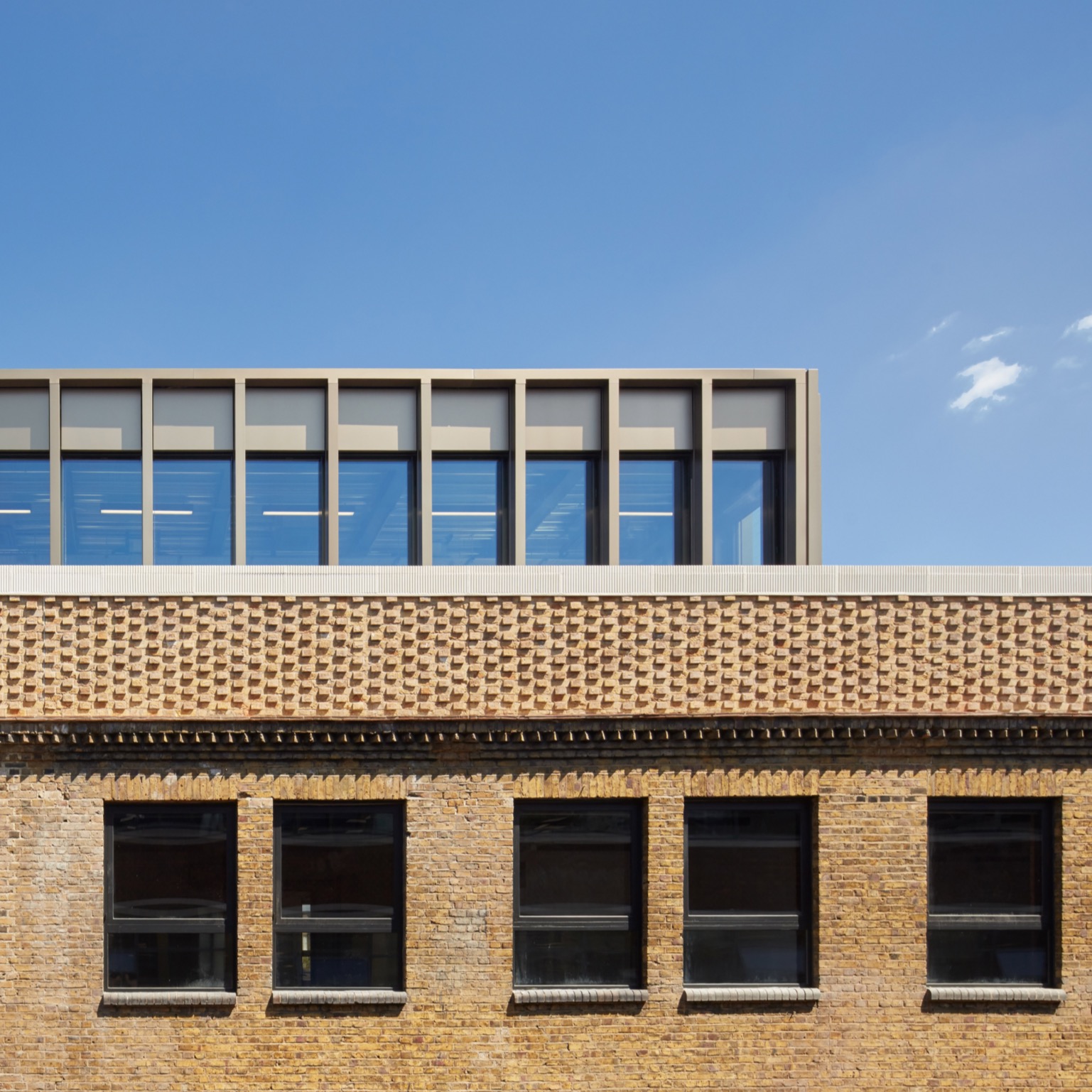 Ibbotson Architecture ltd — Easton Street, Ink Rooms, Office, Fit-out, London, Clerkenwell, Architecture, Aluminium, Roof Extension, Contemporary, White Blockwork, Mesh, Exposed