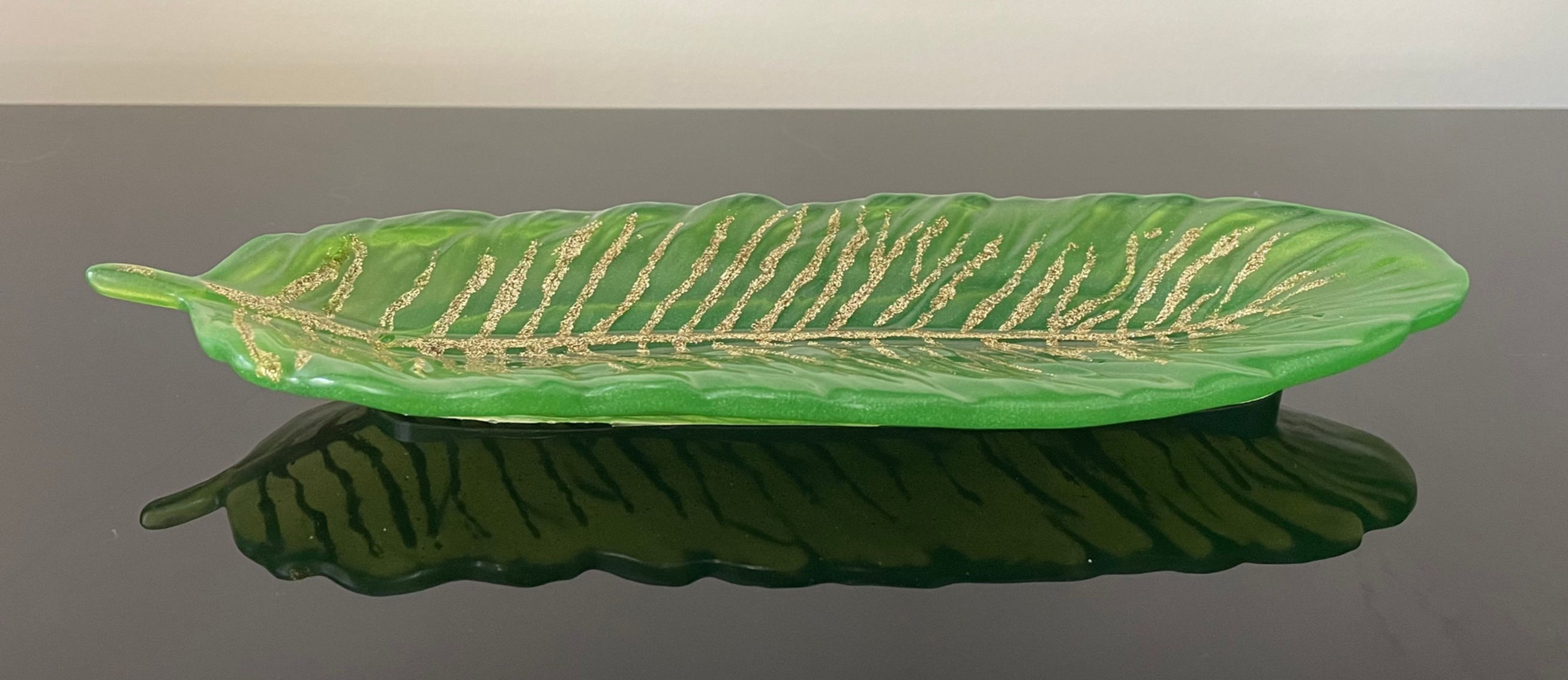 A resin leaf trinket dish