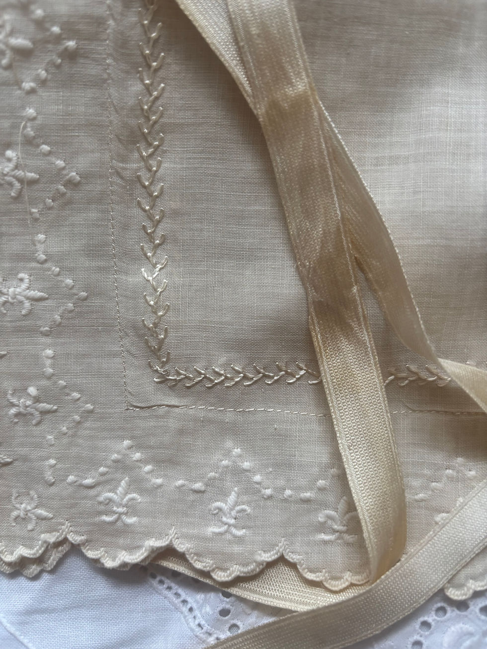 サムネイル： antique lace pouch