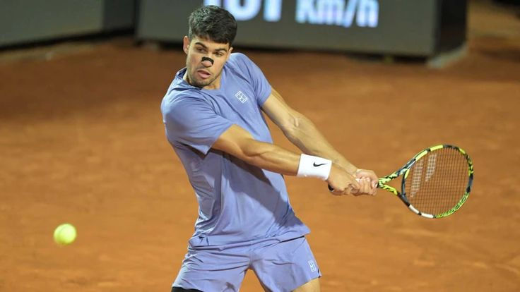 Carlos Alcaraz playing in Rome 2025