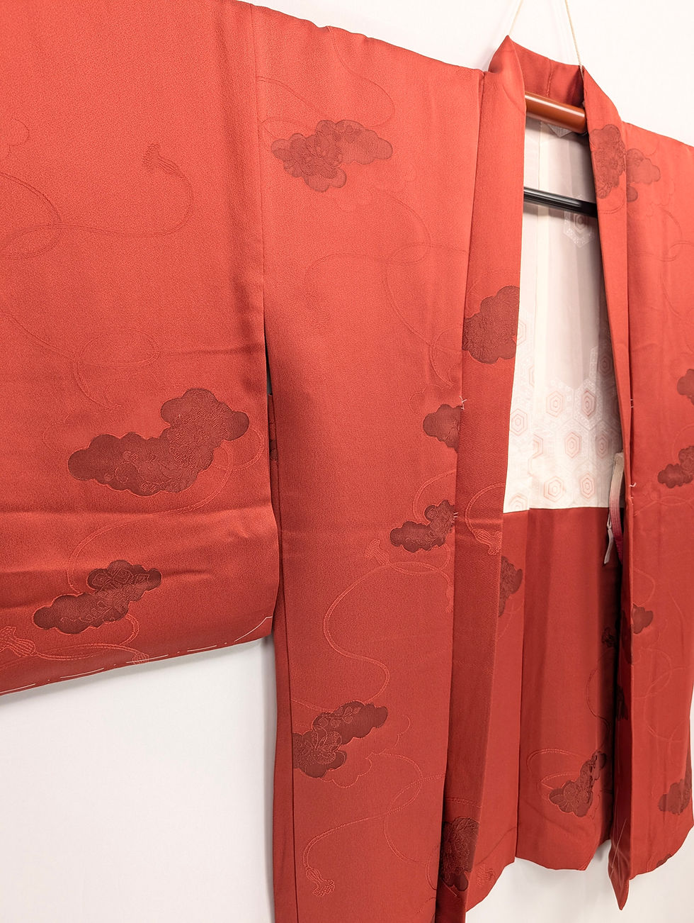 Miniature : Veste Haori Vintage – Rouge Brique & Nuages de Fleurs Jacquard