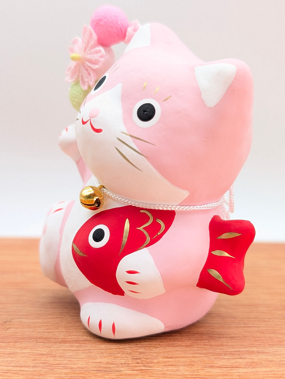 Miniature : Maneki Neko Rose avec Dorade Tai