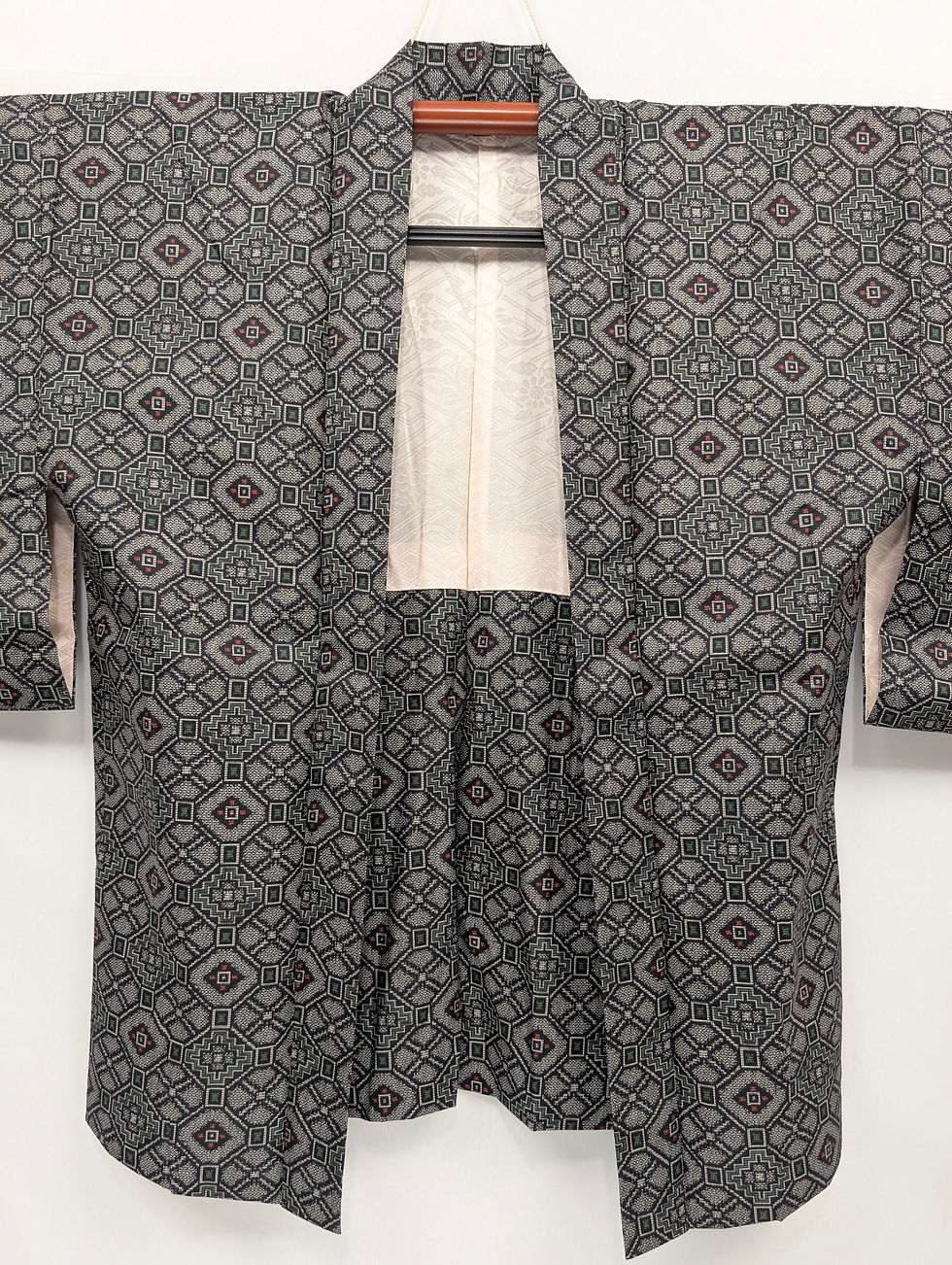 Miniature : Veste Kimono Haori Vintage - Noir Motifs Géométriques Verts Rouge