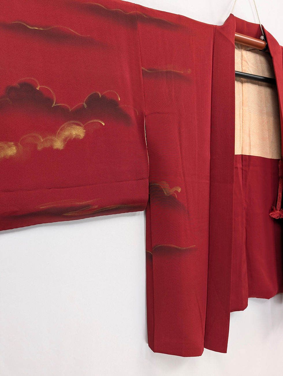 Miniature : Veste Haori Vintage Japonaise - Rouge Impérial & Nuages d'Or