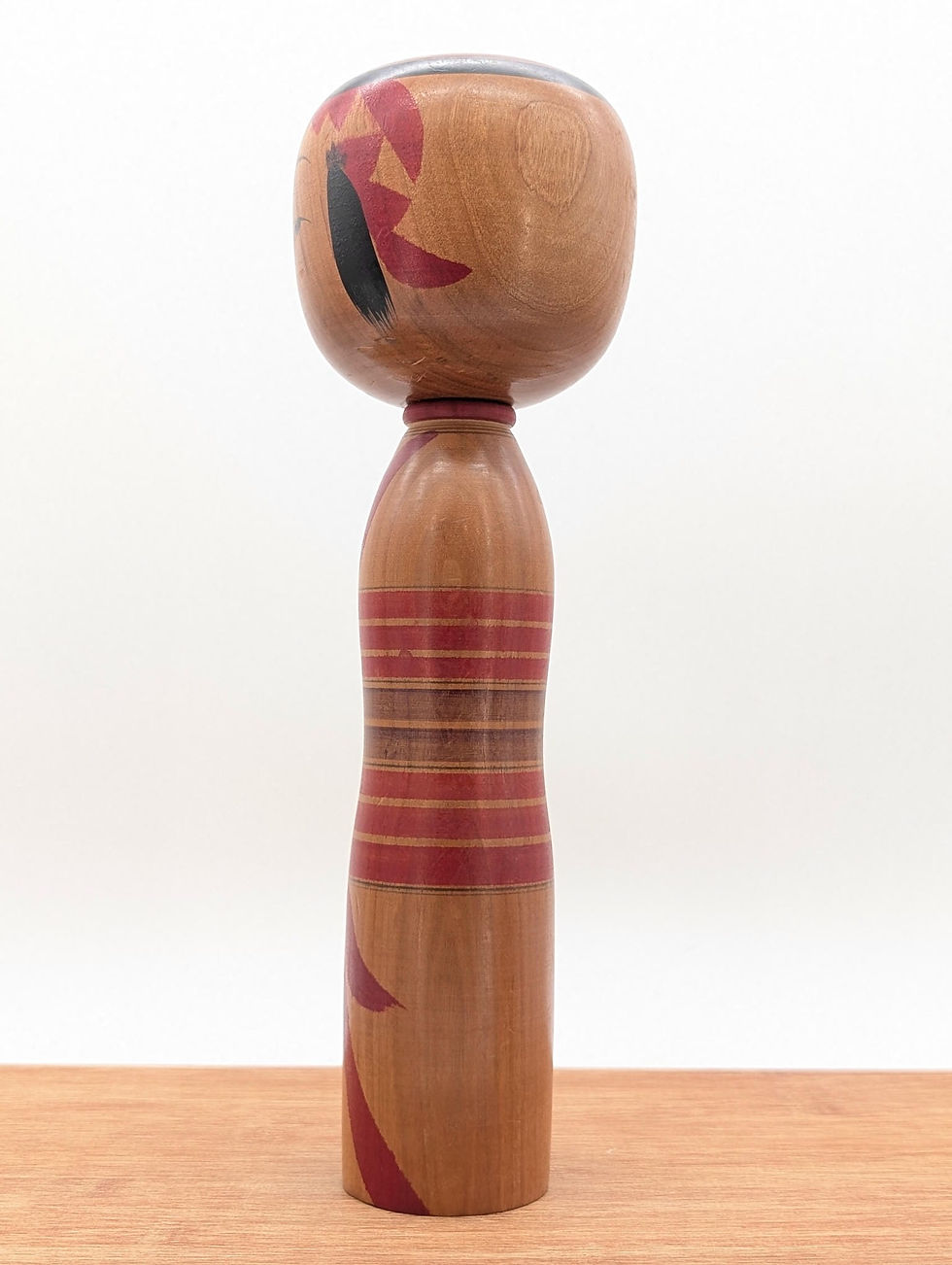 Miniature : Poupée Kokeshi Vintage Yajiro - Bois Patiné Sombre 30cm