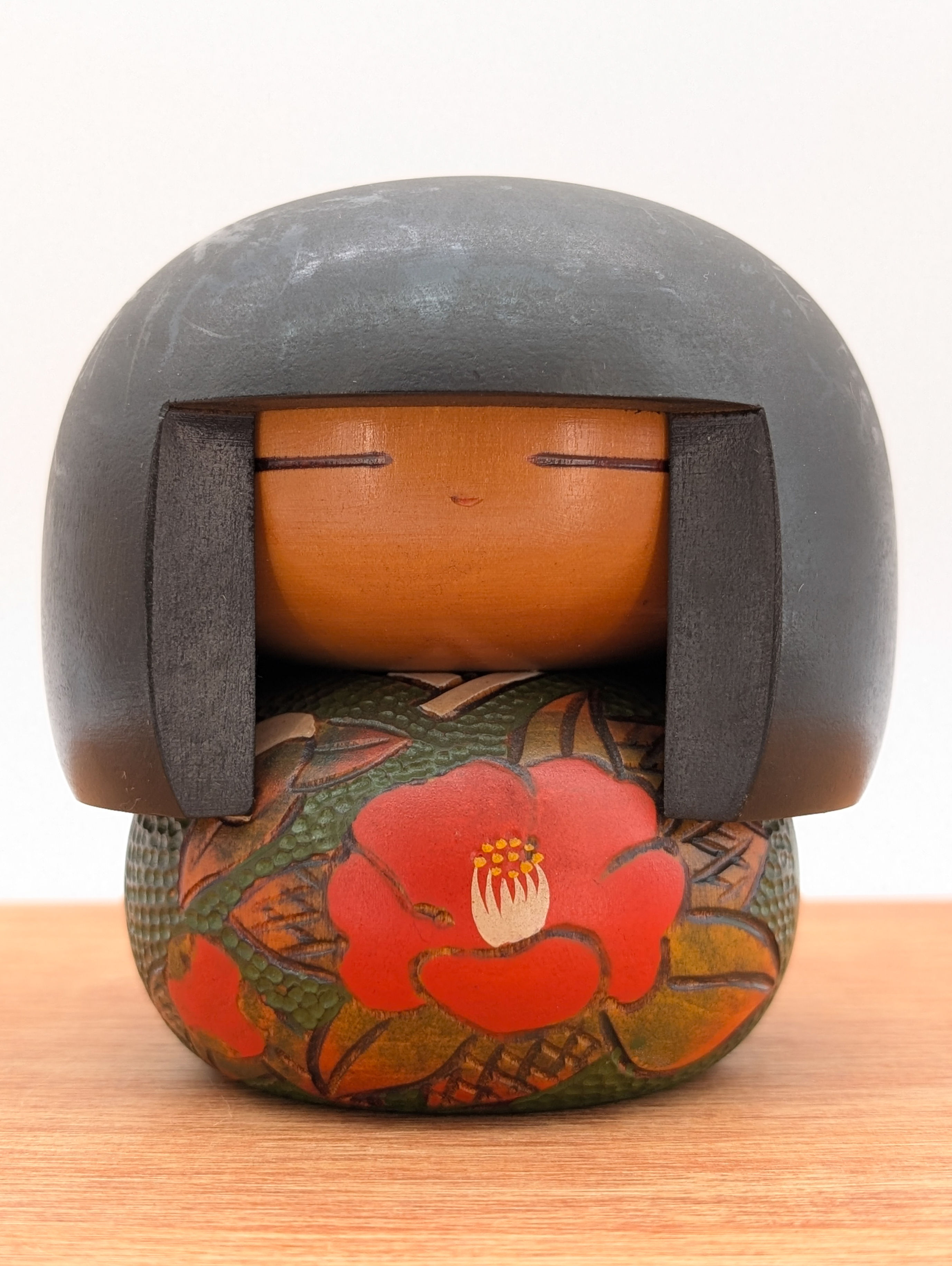 Poupée Kokeshi Vintage Sosaku Signée - Bois Sculpté Camélia - 10cm