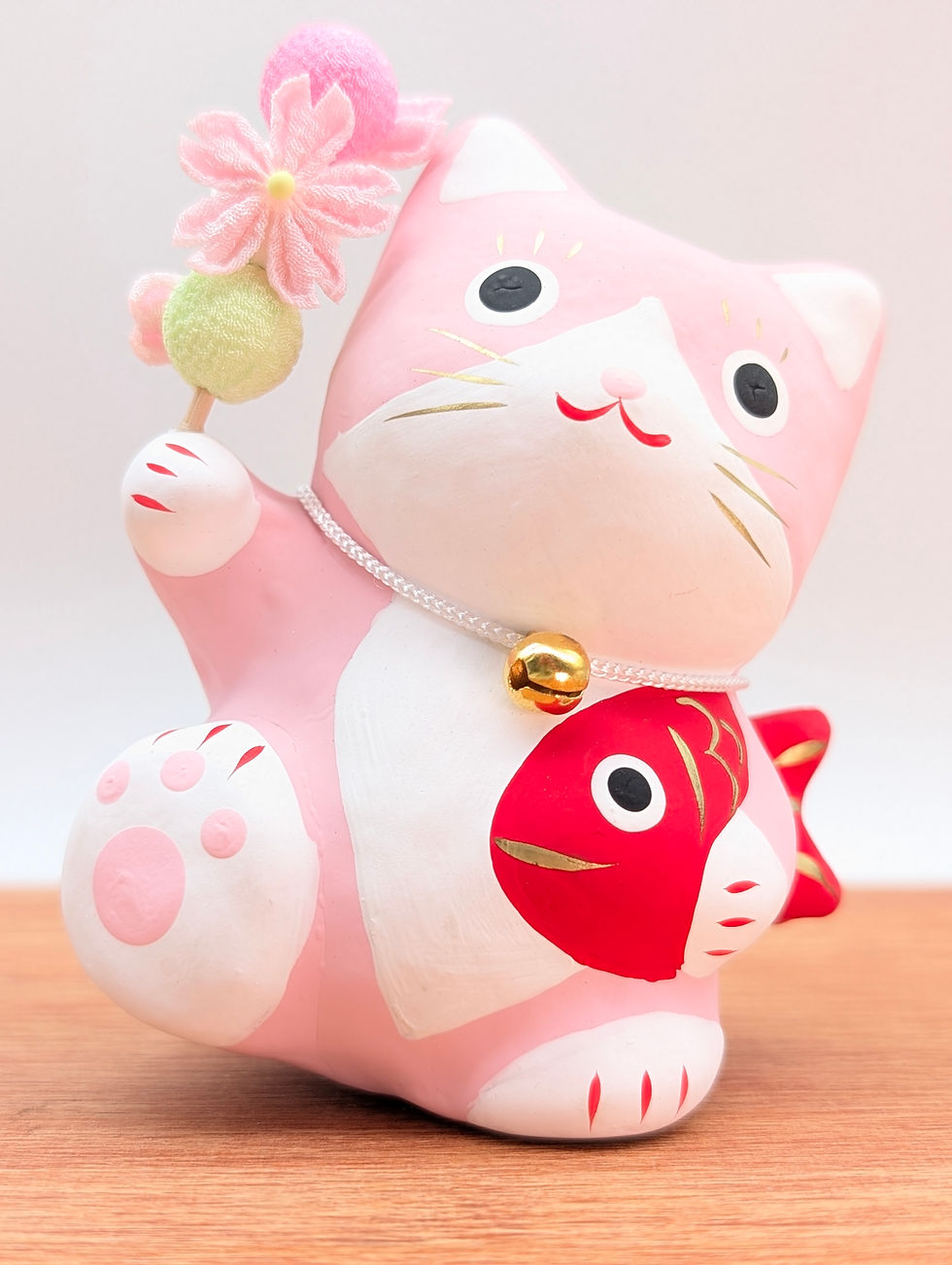 Miniature : Maneki Neko Rose avec Dorade Tai
