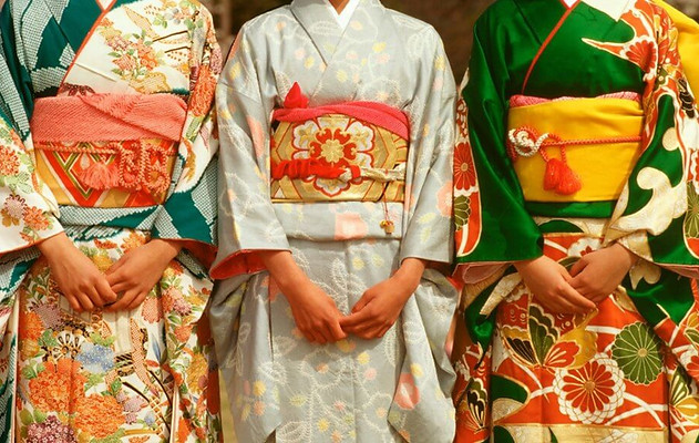 3 Kimonos japonais traditionnel