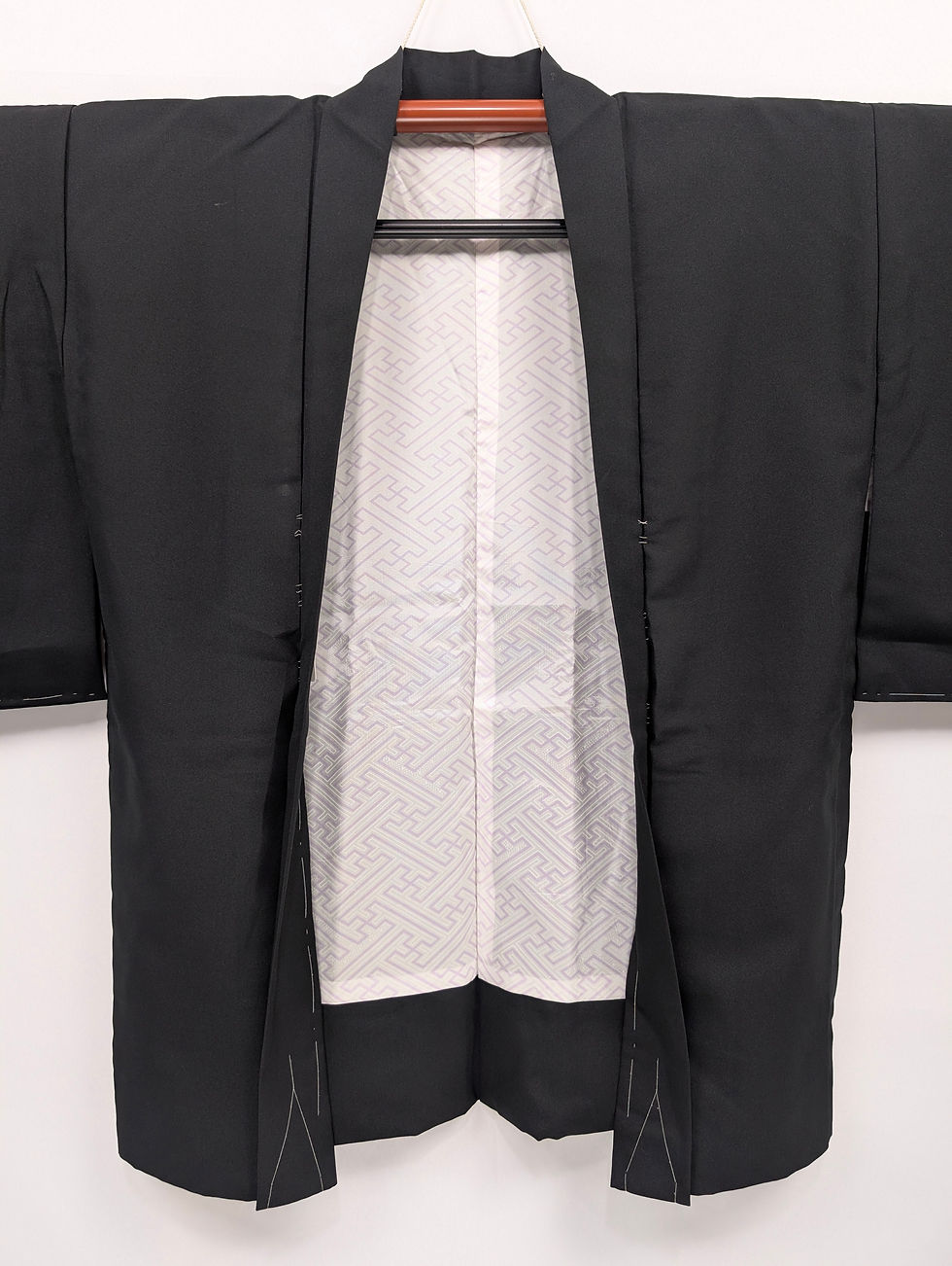 Miniature : Veste Haori Vintage Noire – Motif Maillet Magique Porte-Bonheur