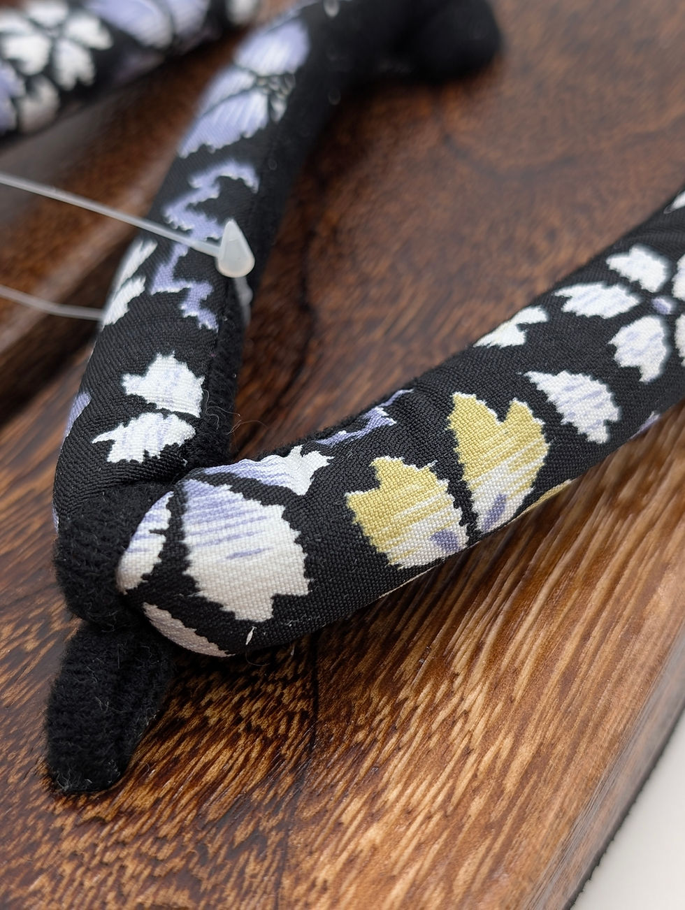 Miniature : Geta Japonaises Neuves en Bois de Paulownia - Motif Floral