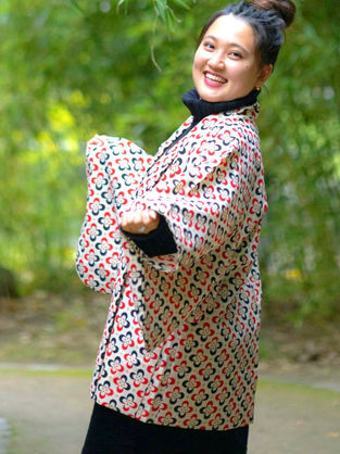 Jeune fille en Veste Haori Japonaise Vintage