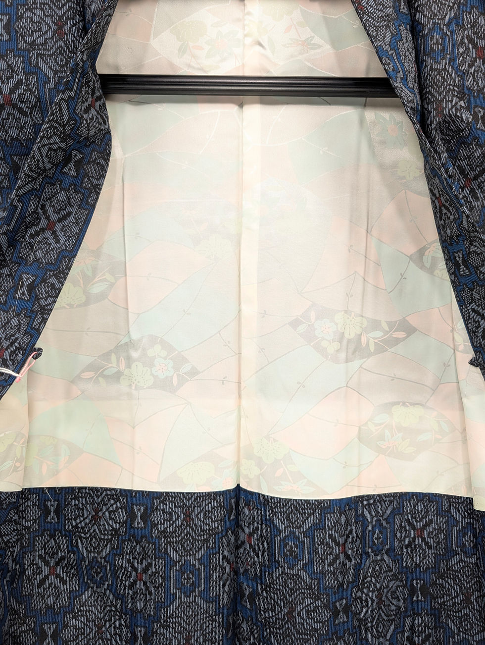 Miniature : Veste Haori Vintage Bleu Graphique - Texture Tsumugi Doublure Fleurie