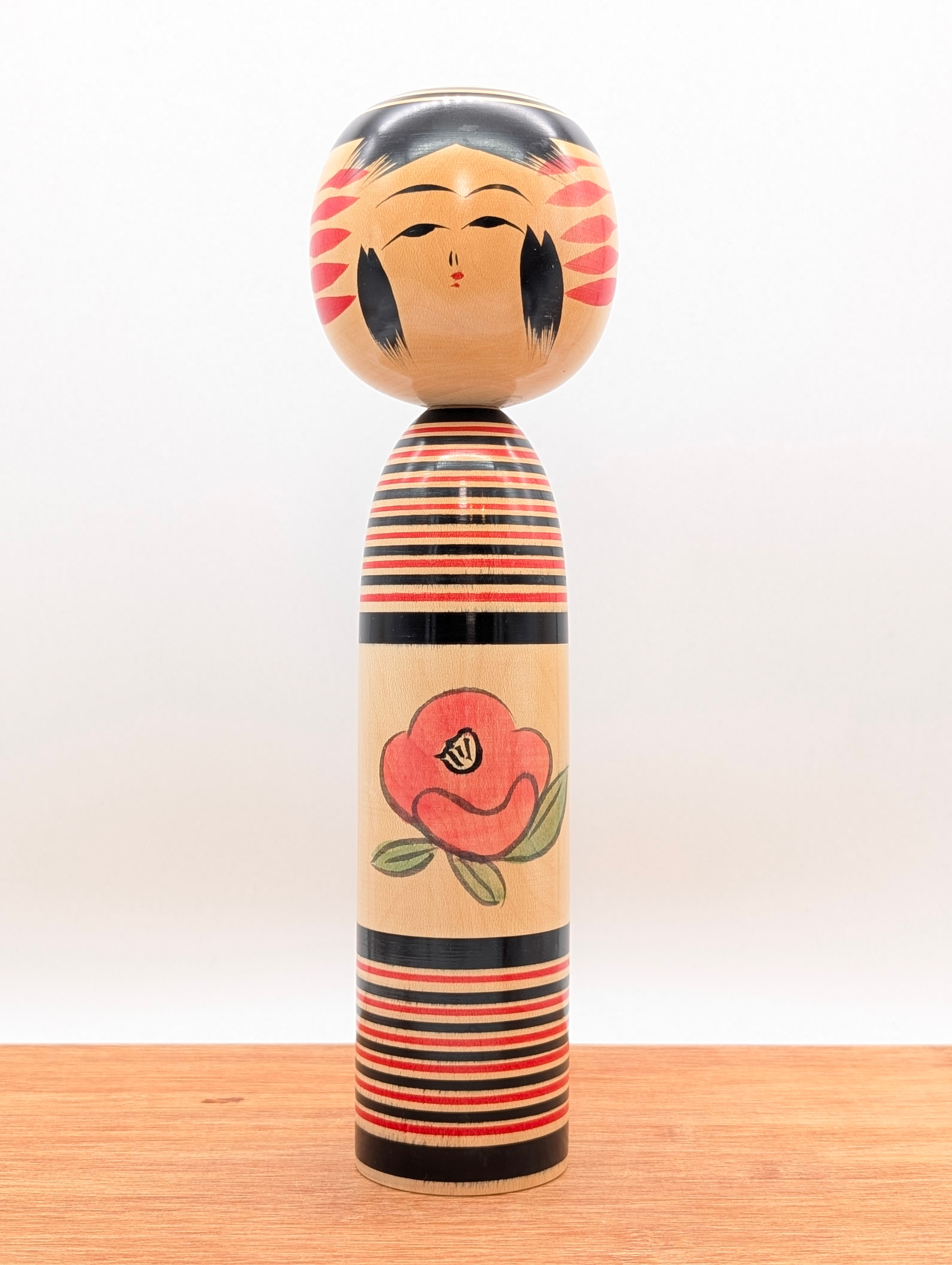 Grande Poupée Kokeshi Motifs de Camelia et Lignes (29cm)