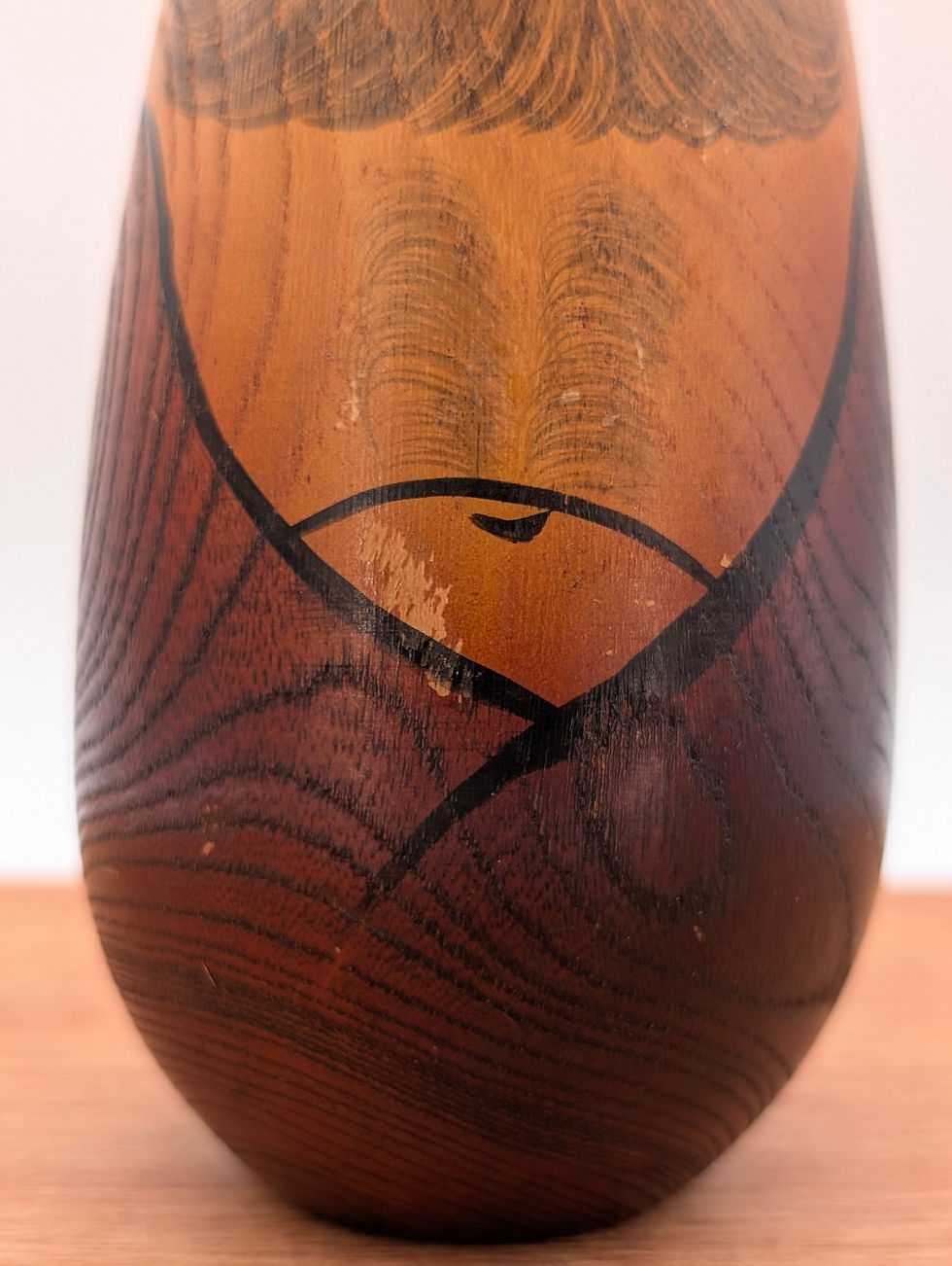 Miniature : Poupée Kokeshi Daruma Vintage en Bois Texturé - 15 cm