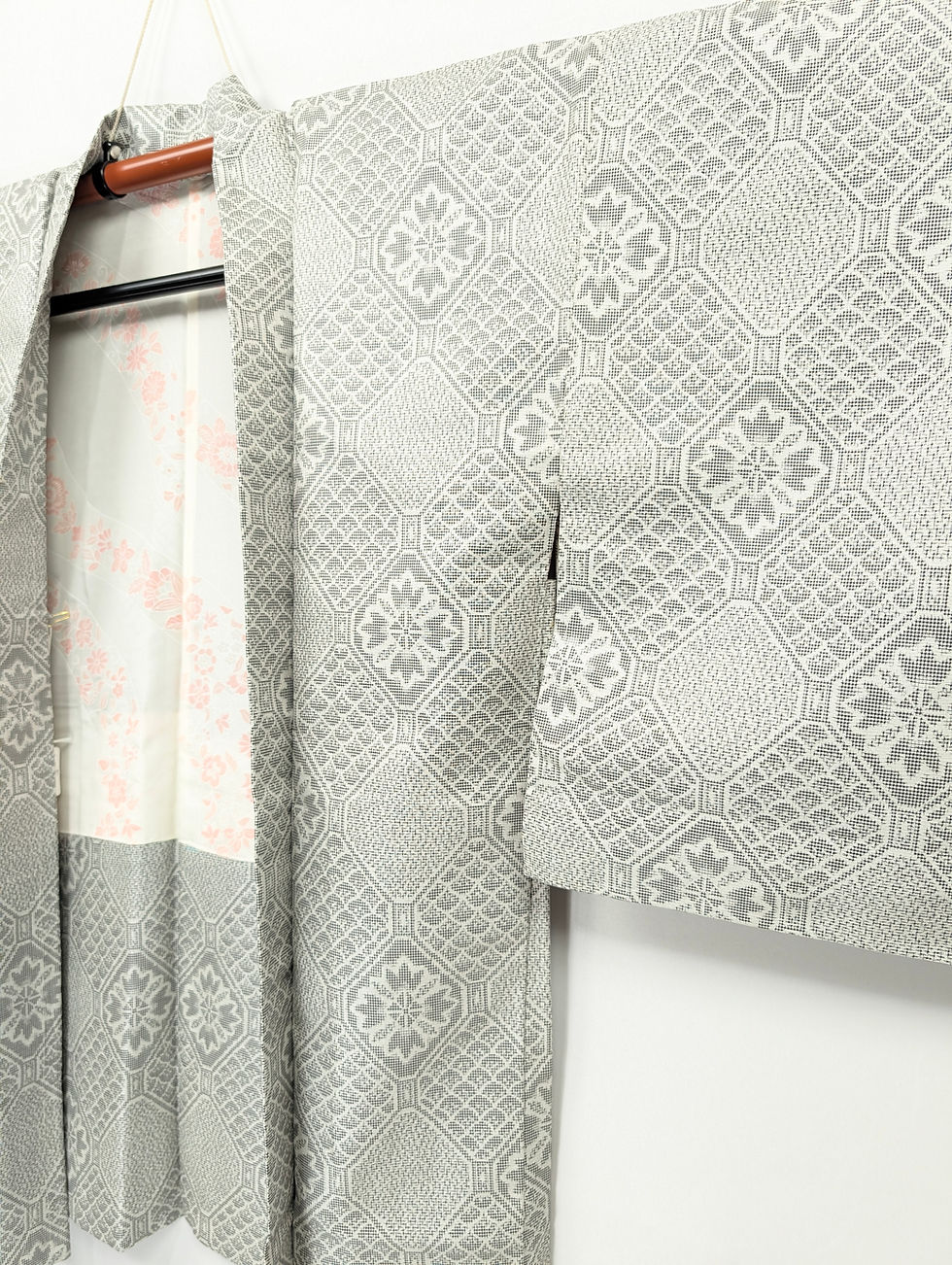 Miniature : Veste Haori Vintage Gris Perle – Motifs Géométriques Graphiques