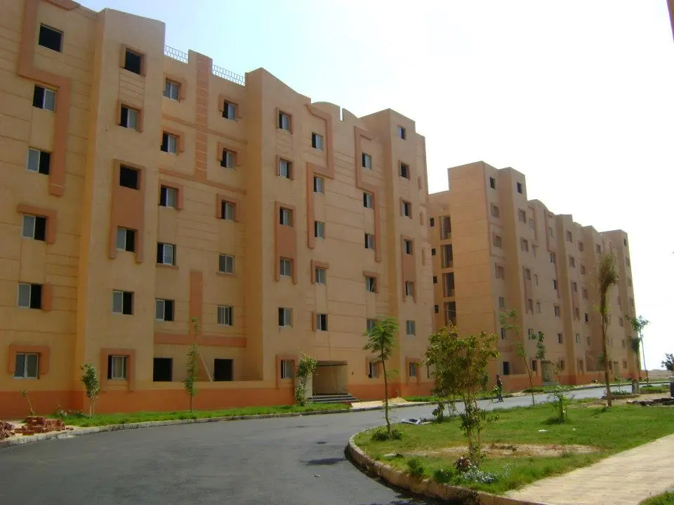  Abeer Gardens Compound - El Rabwa October Gardens كمبوند العبير الربوة  حدائق اكتوبر ليس كباقي المشاريع السكنية إلا أنه يقع في موقع استراتيجي جداََ ويقع بالقرب من كمبوند يوتوبيا وكمبوند اللوتس وجولف كورنر وبداية