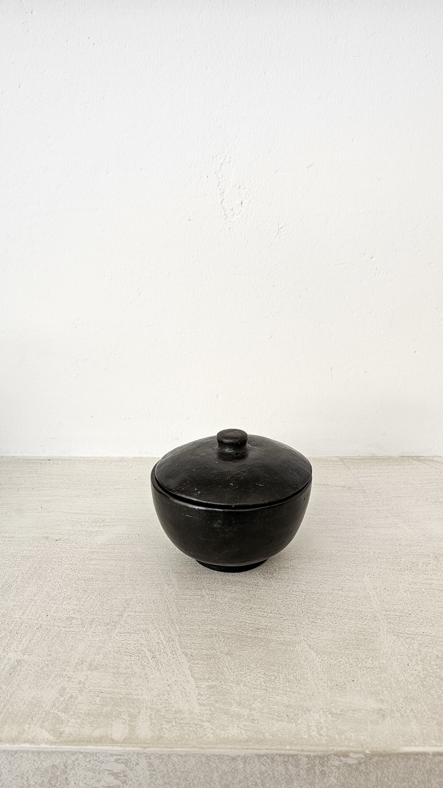 Uluwatu bowl with lid