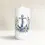 Miniaturbild: Weiße Kerze mit Anker, floral gestaltet mit blauen Blüten - als maritime Gedenkkerze