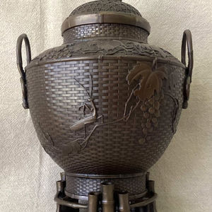 Japanese  Copper Bronze      Mantis & Grapes Pot & Cover
