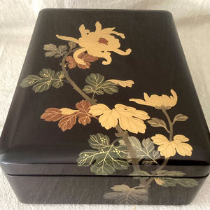 Japanese Lacquer Box   Chrysanthemum 