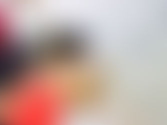 Plasma marchista Alegna González su firma en el Lienzo de los Olímpicos Chihuahuenses