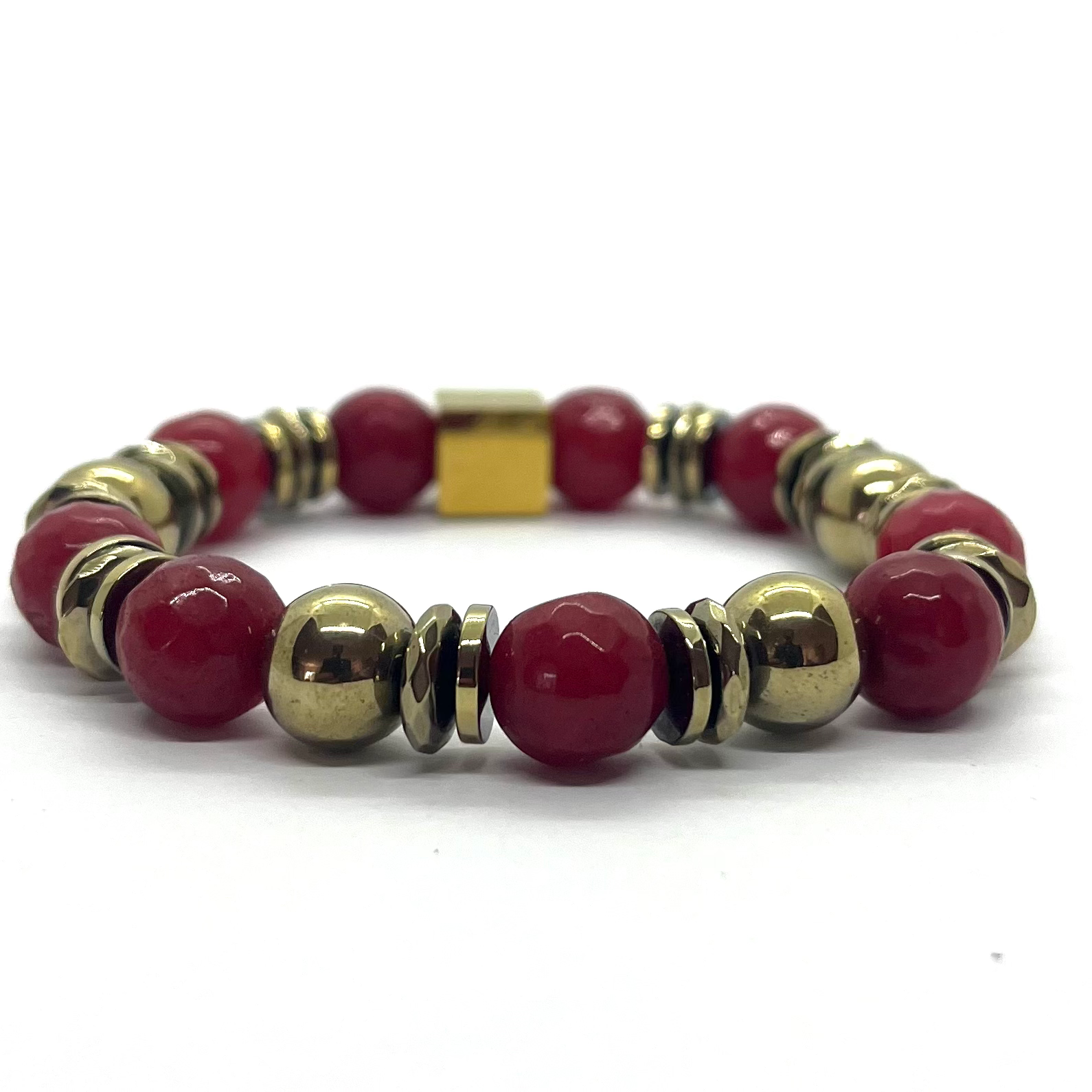 Bracelet en agate Carmin profond à facette 10 mm, création artisanale Julia Clarke