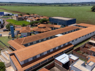 Telha cerâmica o que é, principais benefícios e aplicações