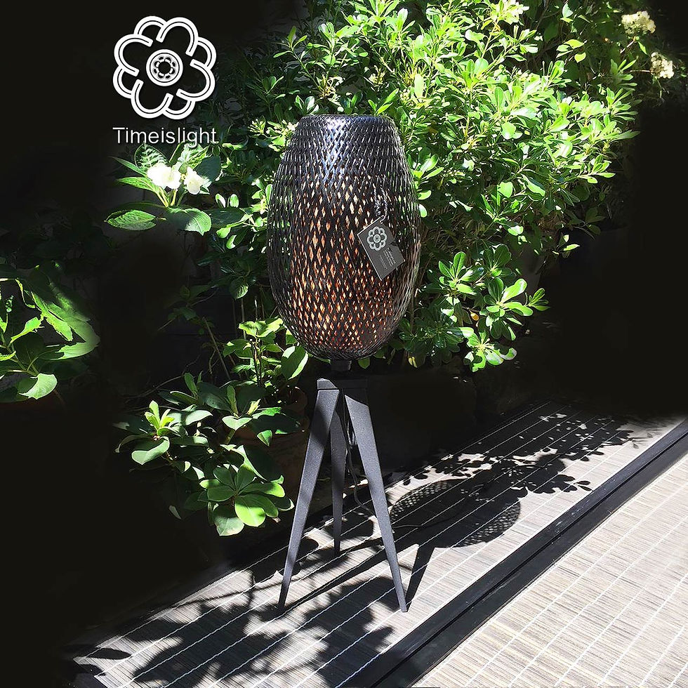 Miniature : Lampe en bambou tréssé COCOON TRIPODE noire - Time is Light