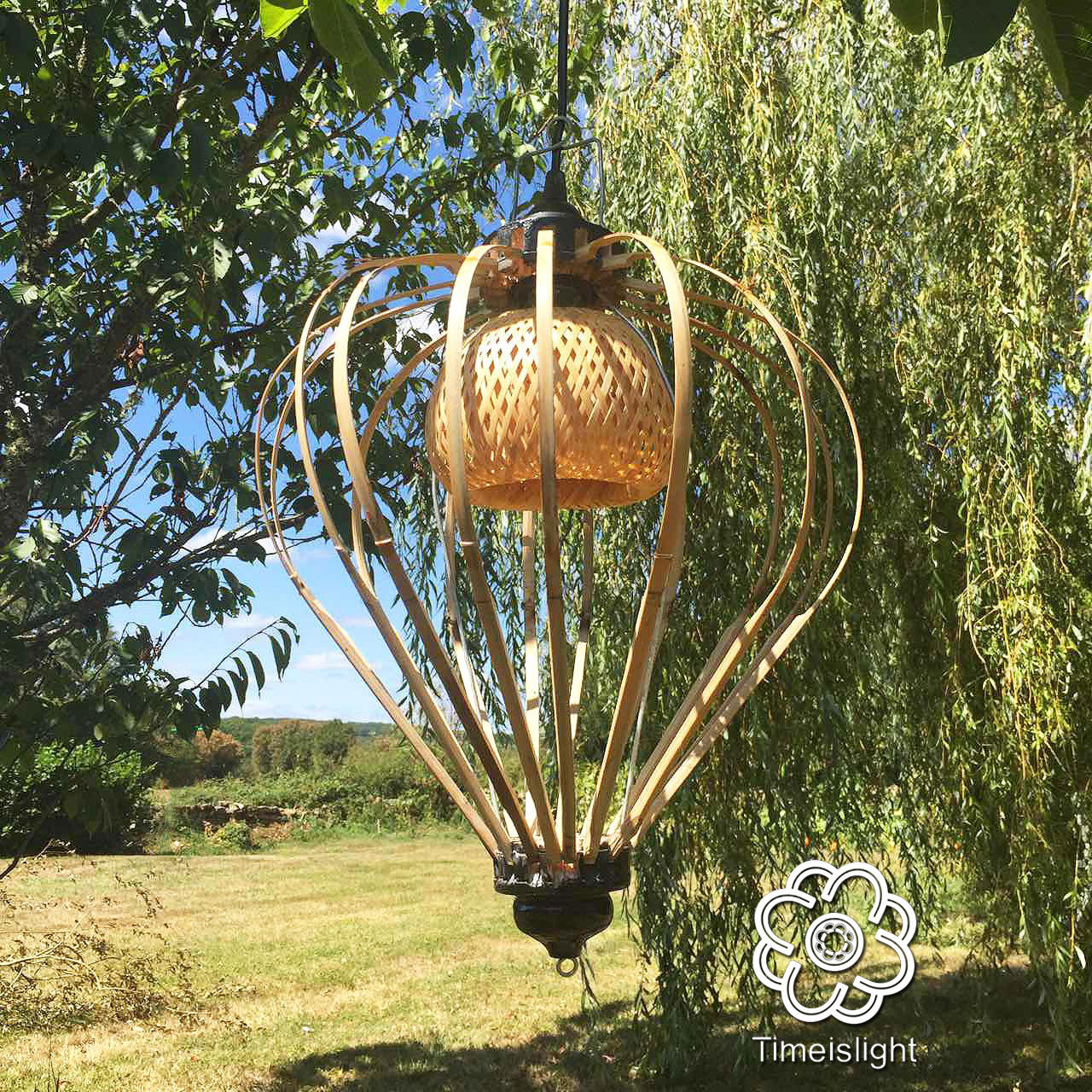 Suspension en bambou PHYSALIS LIÊU. Time is Light.