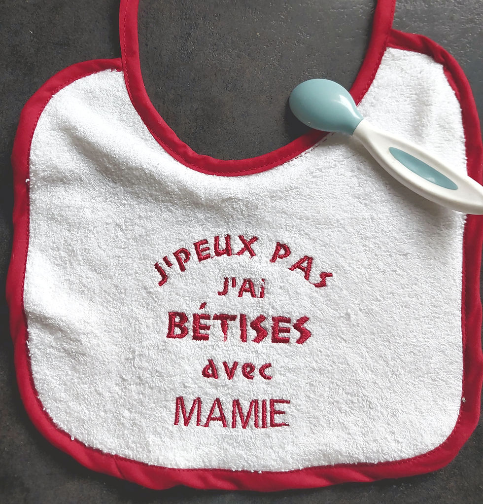 Miniature : bavoir bébé bêtises avec mamie fait main brodé en France