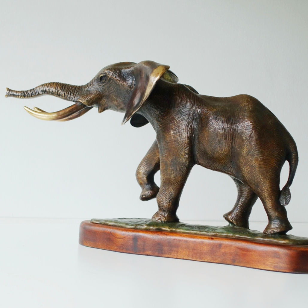 Mara Elephant (M)