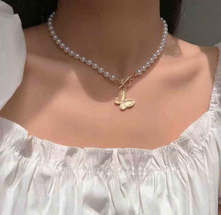 Collar mariposa
