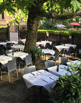 Gartenrestaurant unter Kastanienbäumen, Zürich