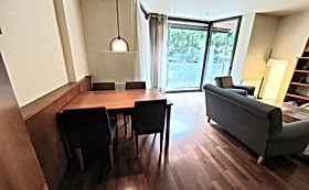 R111 Sarria 2700