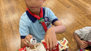 身近な材料で船の工作をするビーバースカウト