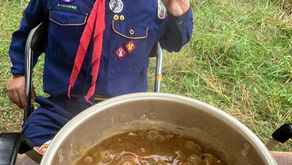 カレーライス作りをするボーイスカウト長岡第4団カブスカウト