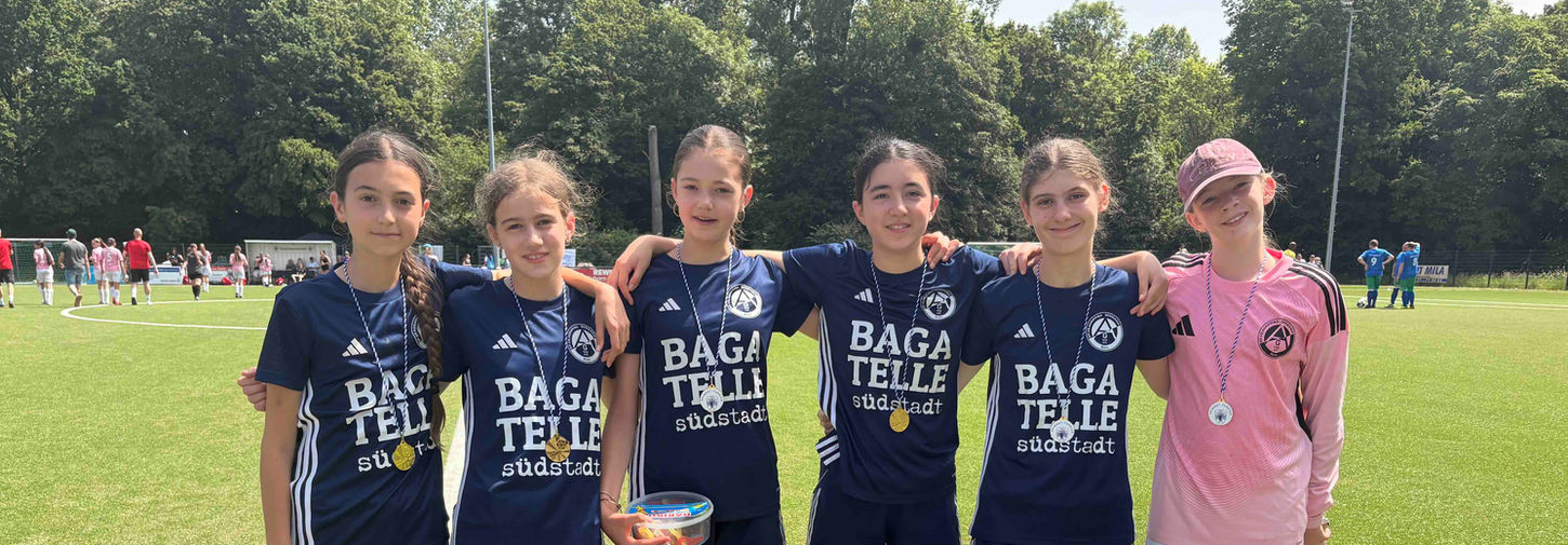 Informationen zum Juniorinnen-Bereich: Team auf dem Rasen.