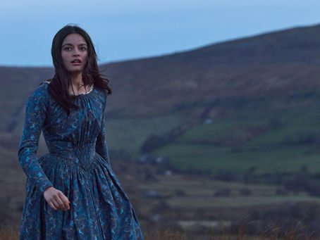 Estrelado por Emma Mackey, "Emily" ganha trailer oficial e data de estreia nos cinemas nacionais