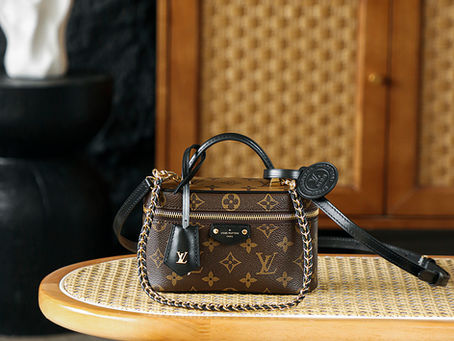 1:1 Mirror Louis Vuitton Vanity Chain Pouch Monogram M47125