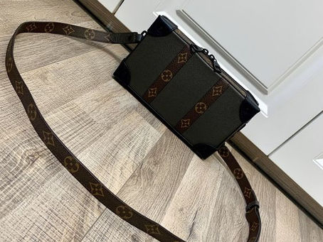 1:1 Mirror Louis Vuitton Soft Trunk Wallet in Khaki Green Taiga Leather M30697