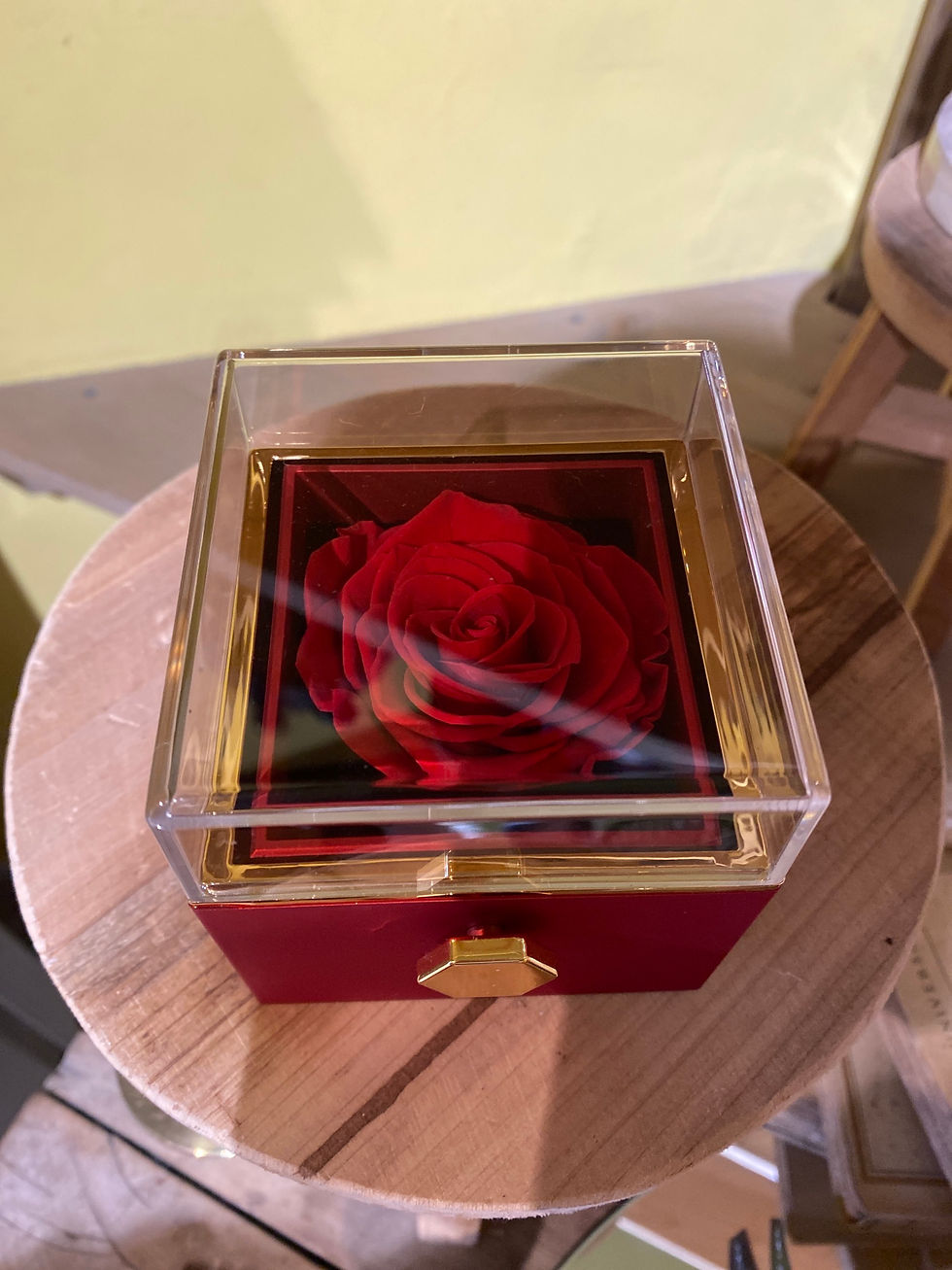 Rosa eterna con bisutería 