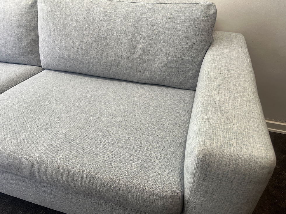 Miniaturebillede: Sommer – Bolia Scandinavia 2,5 personers lysegrå brugt sofa 
