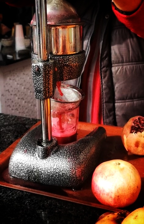 Suc proaspat de rodie, Istanbul, Turcia | Fresh pomegranate juice, Istanbul, Turkey
