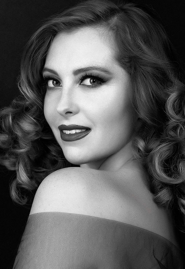 Victoria-curvy-woman.jpg