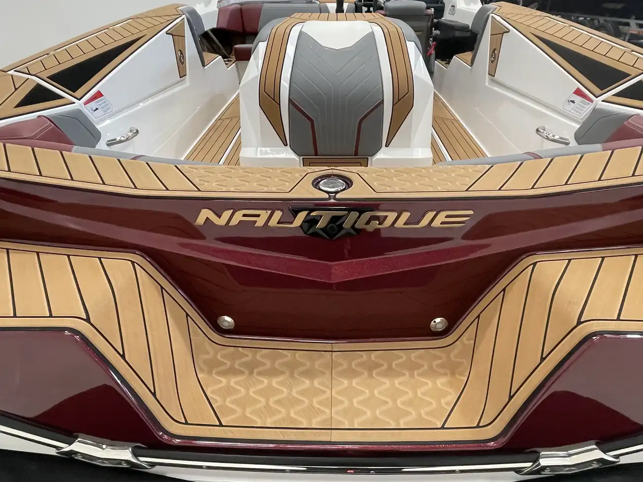 2022 Ski Nautique 200 image 3