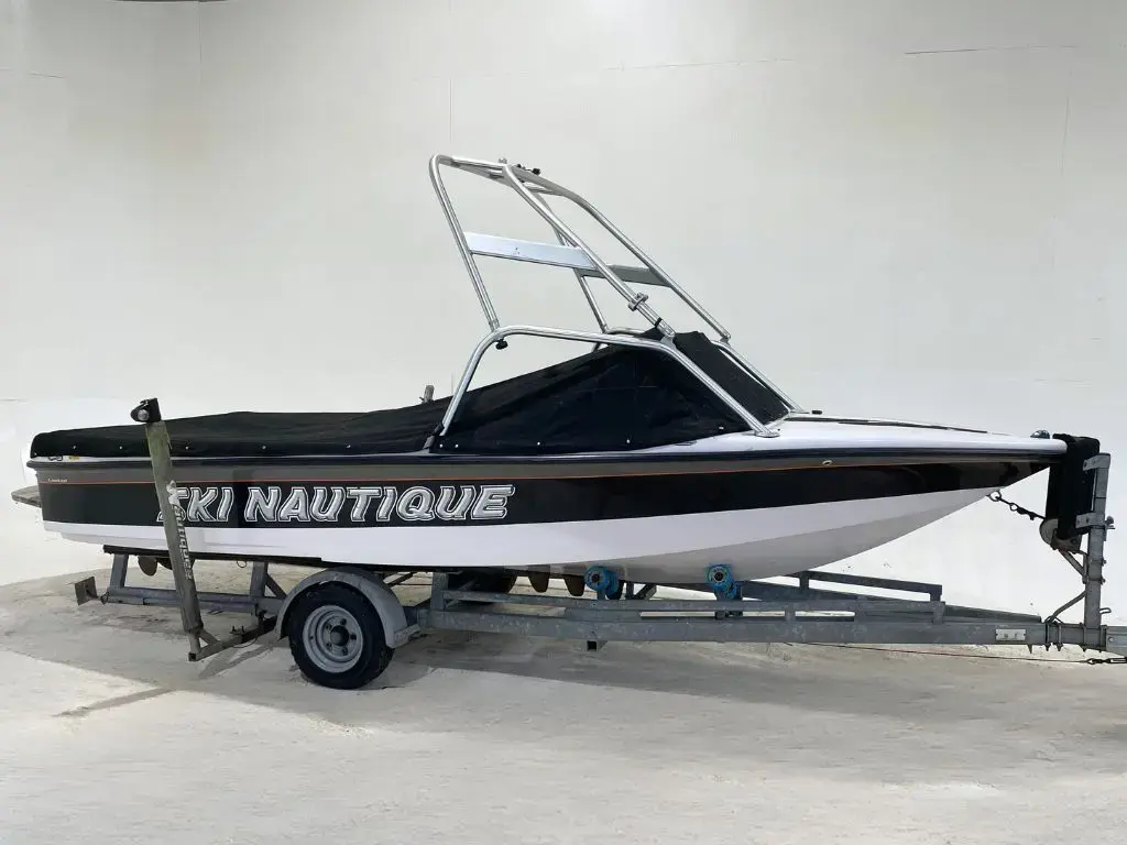 2002 Ski Nautique 196 image 2
